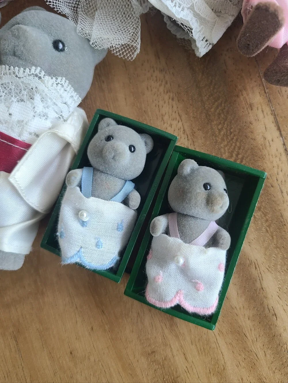 Vintage CALICO CRITTERS lot With Accesories